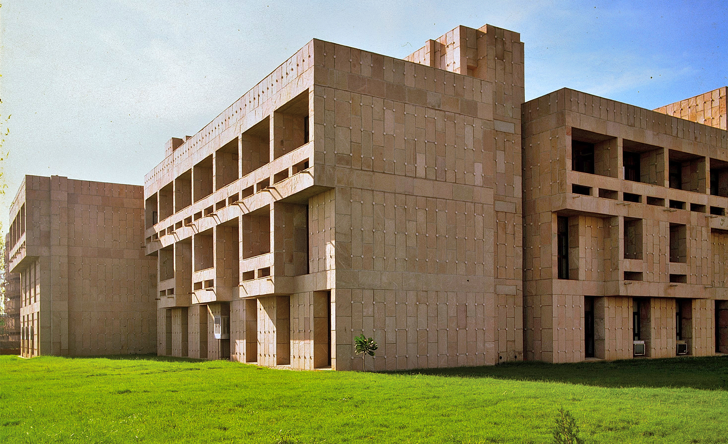 national institute of public finance &amp; policy – new delhi -1979 – 1982 – raj rewal associates
